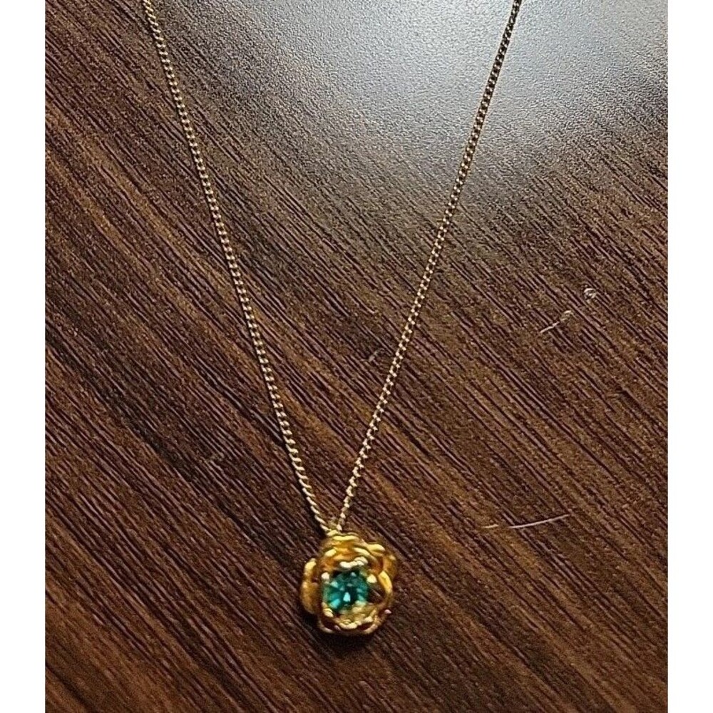 Vtg Green Flower Pendant Necklace Goldtone Chain Delicate 14" Choker Pretty